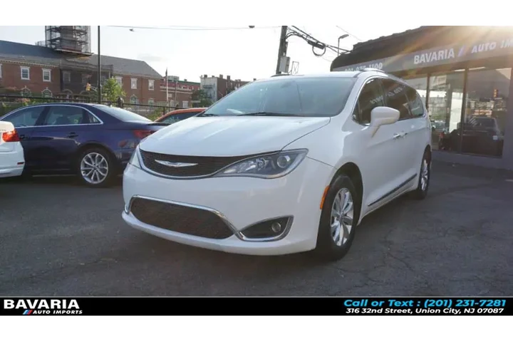 $13995 : 2018 Pacifica Touring L FWD image 3