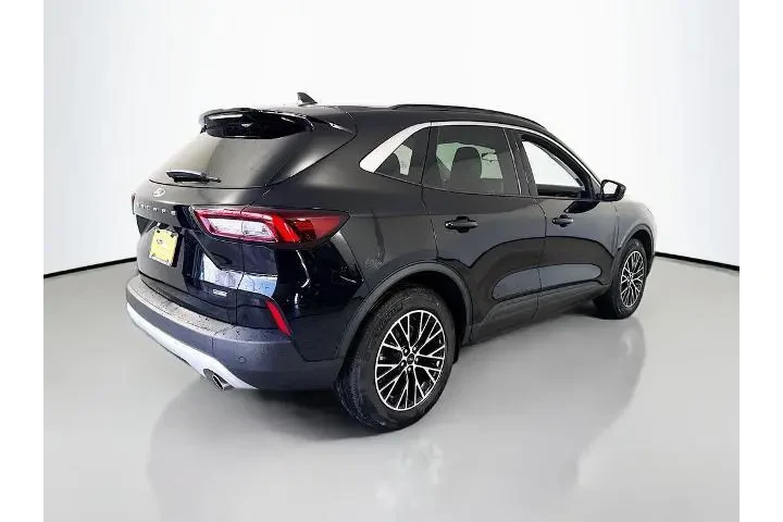 $27000 : Ford Escape Plug-In Hybrid 2 image 7