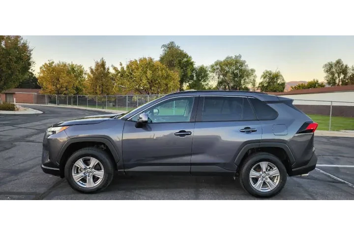 $26200 : 2022 RAV4 XLE image 6