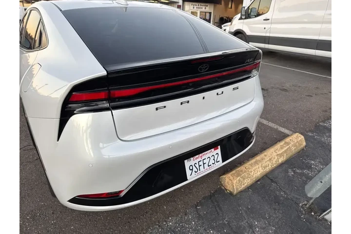 $30000 : Toyota Prius 2024 XLE 4dr Ha image 4