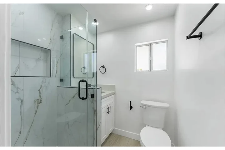 $1250 : Cute home rent. Feliz Navidad image 4