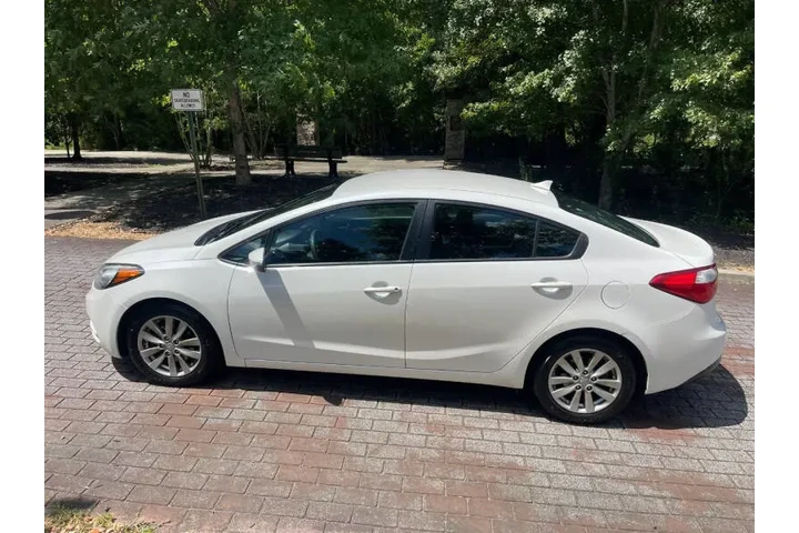 $4500 : 2015 Forte LX image 9