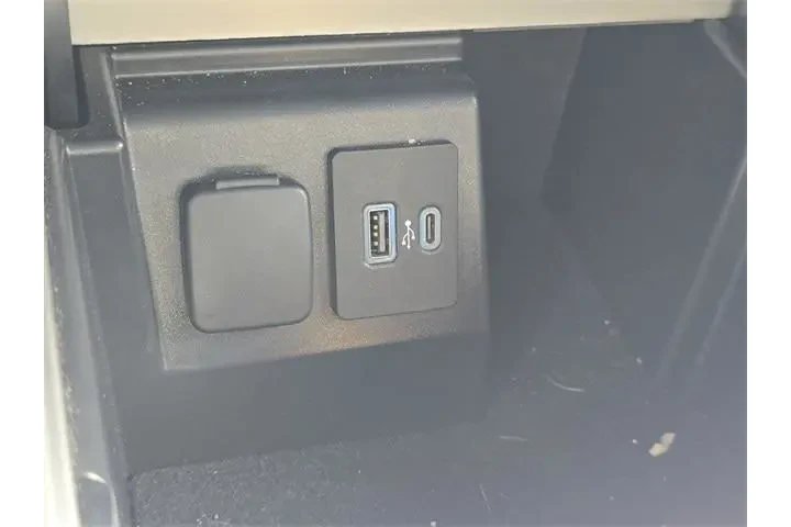 $29986 : Ford Explorer 2021 AWD XLT 4 image 5