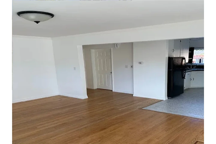 $950 : spacious Cute updated home image 5