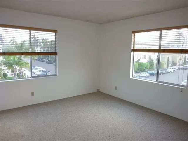 $1500 : Near-new kitchen w/SS image 2