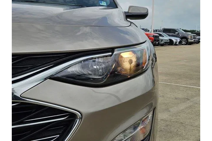 $19025 : Chevrolet Malibu 2024 LT 4dr image 9