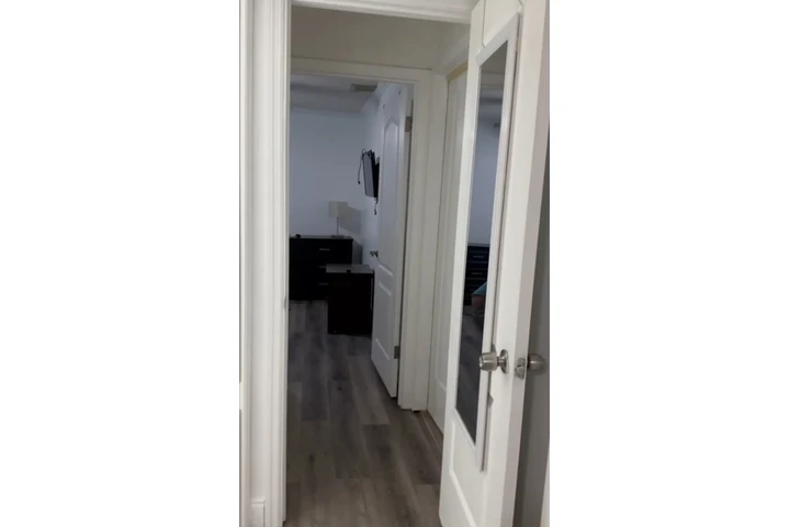 $1550 : Studio 1/1 Con Entrada Privada image 5