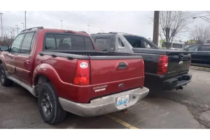 $6550 : 2002 Explorer Sport Trac Value image 3