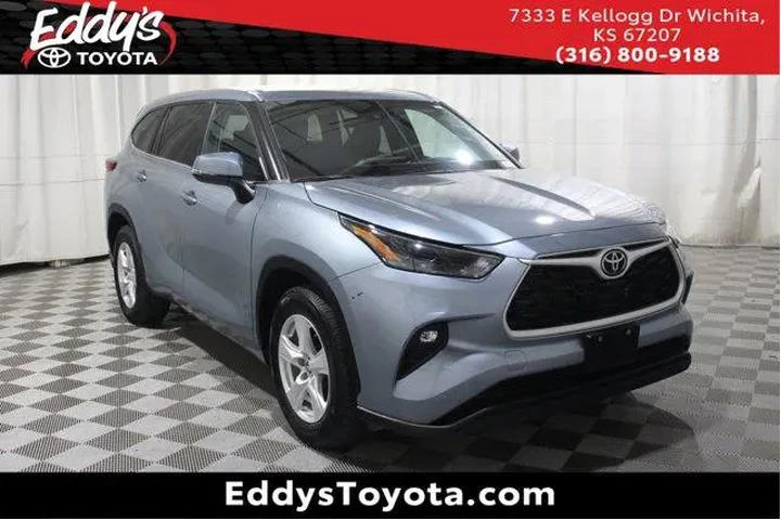 $35896 : Toyota Highlander 2023 LE 4d image 1