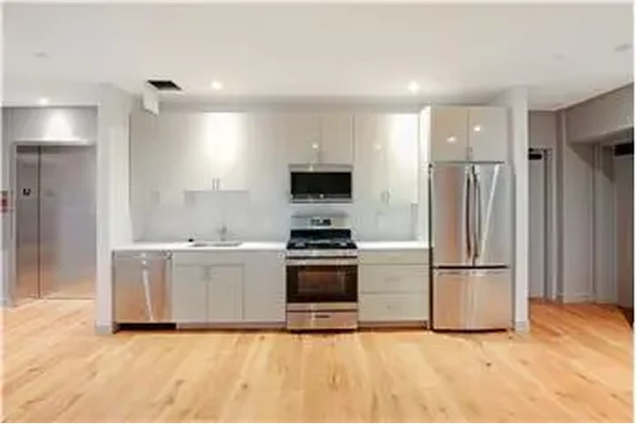 $4800 : Rental property with 5 bedro image 2