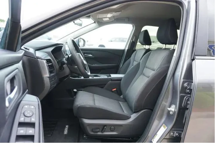 $23288 : Nissan Rogue 2024 SV 4dr Cro image 7