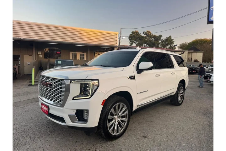 2021 GMC Yukon XL Denali 2WD image 1