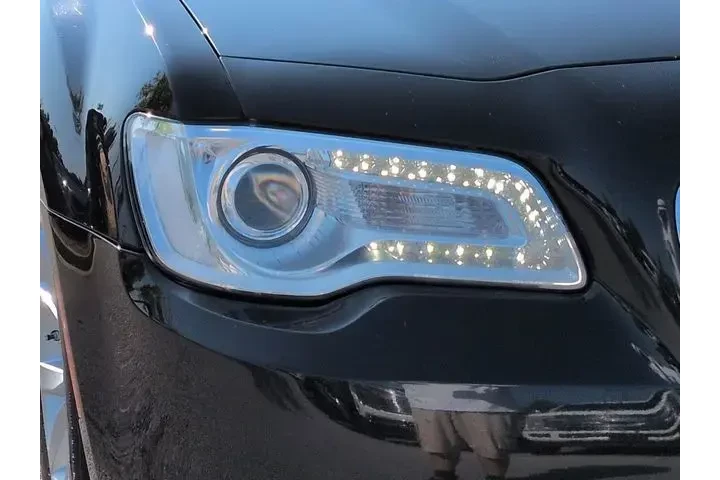 $21856 : Chrysler 300 2022 Touring 4d image 9