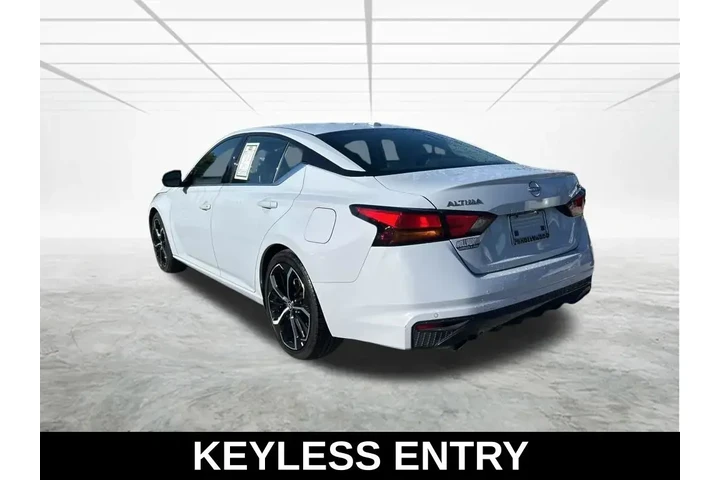 $16689 : Nissan Altima 2023 2.5 SR 4d image 7