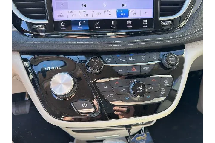 $26339 : Chrysler Pacifica 2023 Touri image 8