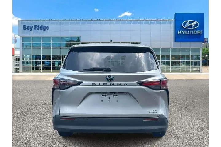 $30993 : Toyota Sienna 2022 LE 8-Pass image 8