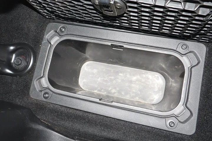 $20949 : 2015 1500 4WD Crew Cab 140.5 image 9