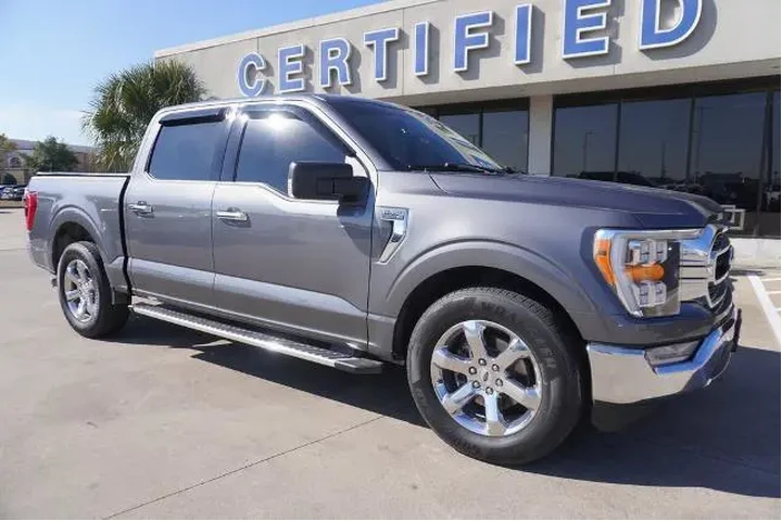 $32288 : Ford F-150 2023 4x2 XLT 4dr image 1