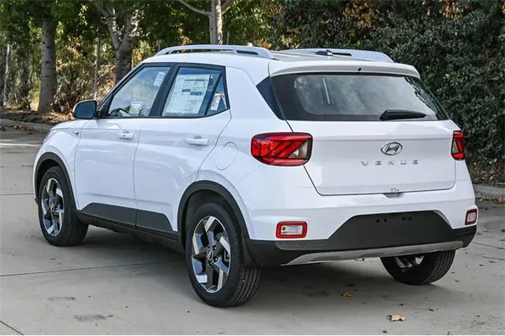 $25115 : Hyundai VENUE 2026 SEL 4dr C image 7