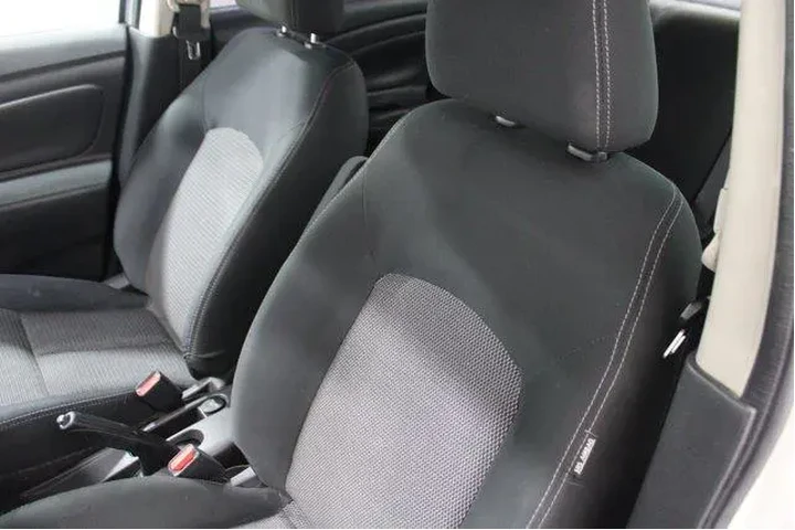 $8948 : Nissan Versa 2017 1.6 S 4dr image 5