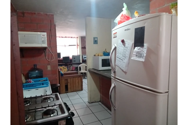 $2800 : RECAMARA PARA MUJER EN ALVARO image 1