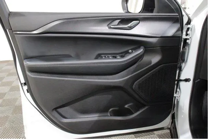 $31892 : Jeep Grand Cherokee 2024 4x4 image 6