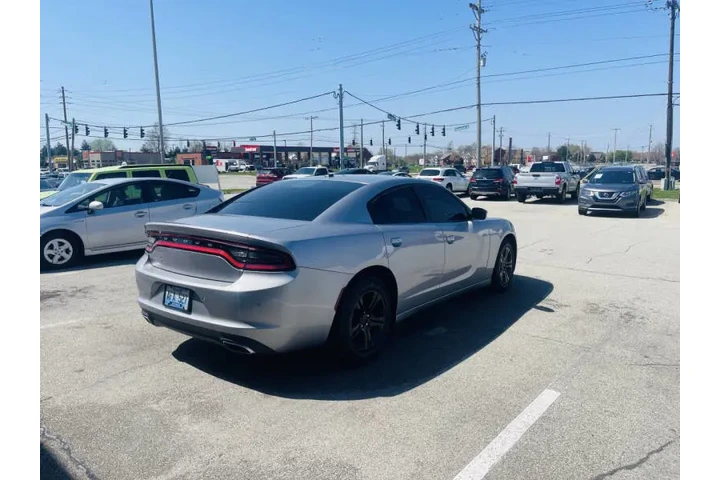 $5999 : 2015 Charger SE image 6