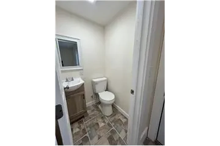 $1350 : Rental property with 3 bedro image 5