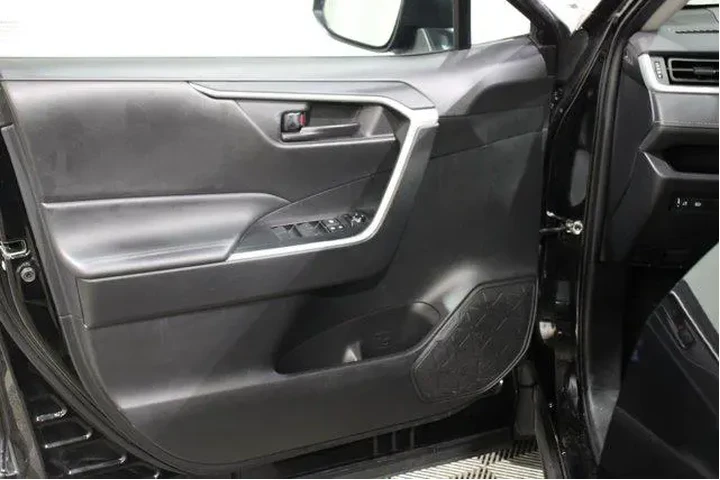 $27756 : Toyota RAV4 2024 AWD LE 4dr image 6