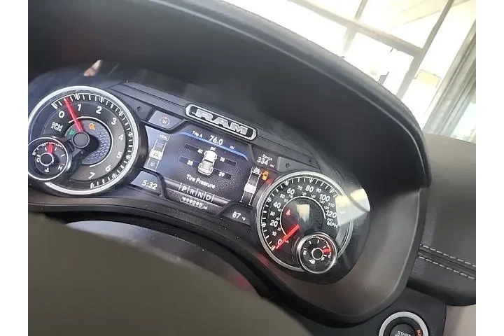 $27247 : Ram 1500 2020 4x4 Laramie 4d image 6