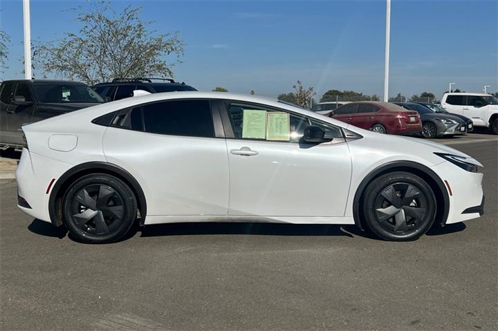 $32750 : Prius Prime SE image 3