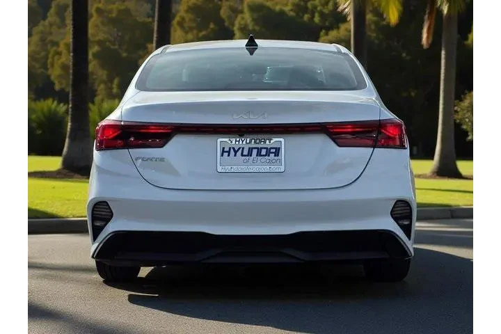 $17900 : Kia Forte 2024 LXS 4dr Sedan image 6