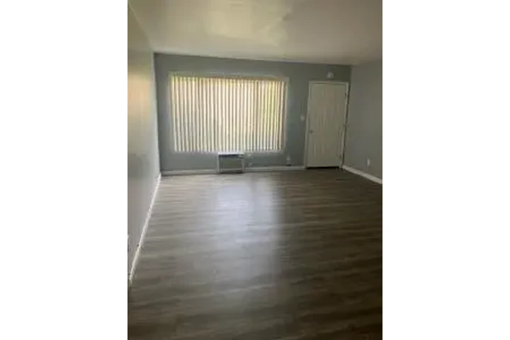 RENTO APT. y ESTUDIO📍Newhall image 9