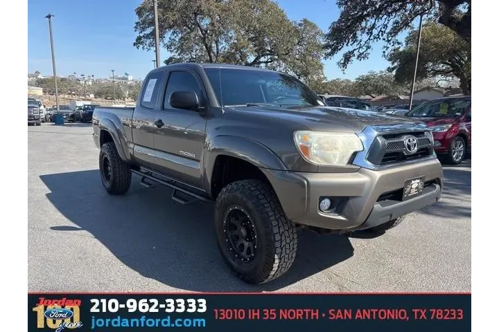 $16999 : Toyota Tacoma 2015 4x4 V6 4d image 1