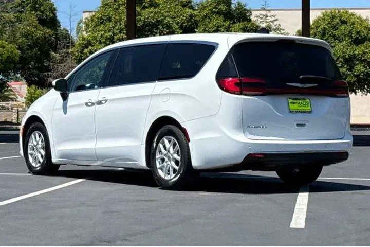 $22998 : Chrysler Pacifica 2023 Touri image 3
