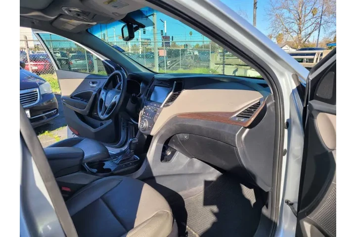 $9700 : 2017 Santa Fe Sport 2.4L image 7