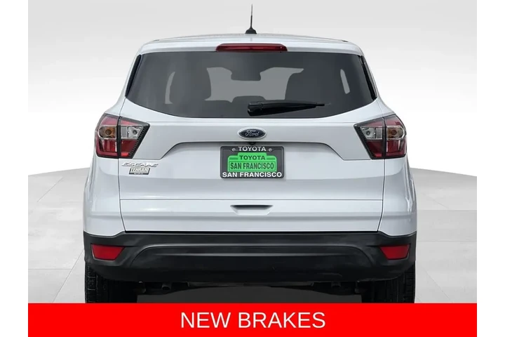 $9998 : 2017 Escape S image 4