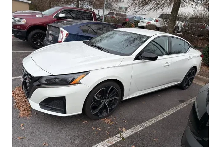 $21124 : Nissan Altima 2024 2.5 SR 4d image 4