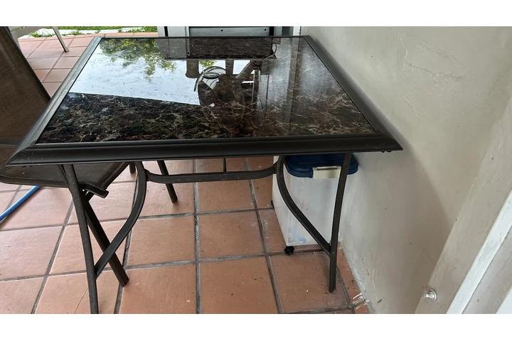 $40 : Juego de mesa y silla de patio image 3
