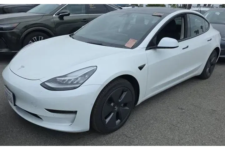 $29900 : Tesla Model 3 2022 AWD Long image 1