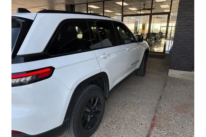 $33843 : Jeep Grand Cherokee 2024 4x2 image 5