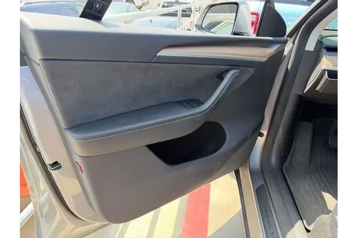 $35976 : Tesla Model Y 2024 AWD Long image 9
