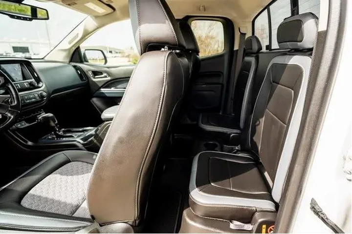 $25242 : Chevrolet Colorado 2021 4x4 image 9