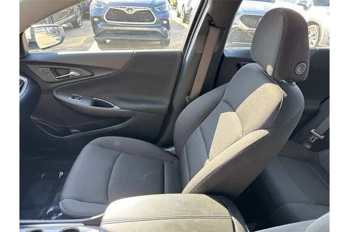 $19570 : Chevrolet Malibu 2024 LT 4dr image 8
