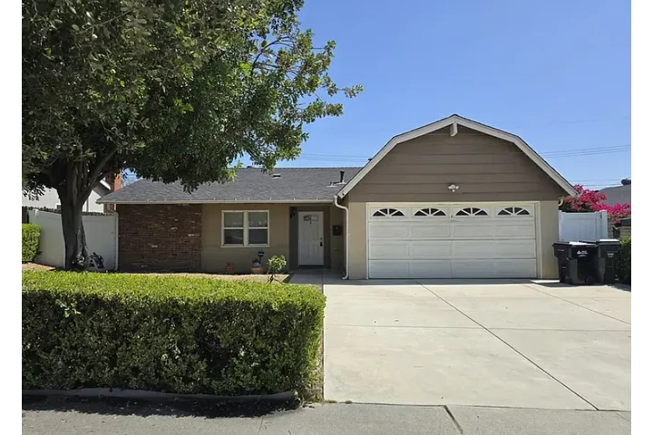 $2240 : spacious, open living home image 1