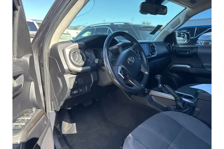 $31853 : Toyota Tacoma 2021 4x2 TRD O image 6