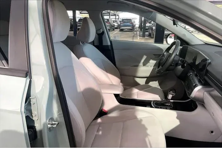 $20998 : Hyundai KONA 2025 SEL 4dr Cr image 9