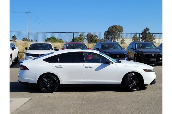 $28998 : Honda Accord Hybrid 2024 Spo image 4