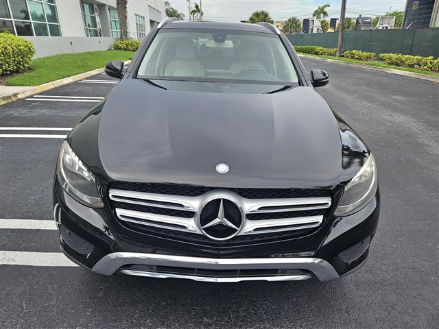 $13700 : Mercedes Benz glc 300 image 2