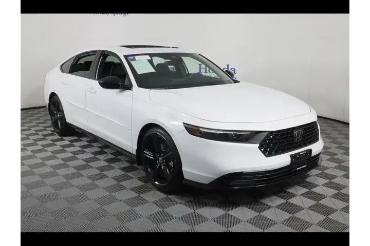 $31875 : Honda Accord Hybrid 2023 Spo image 1